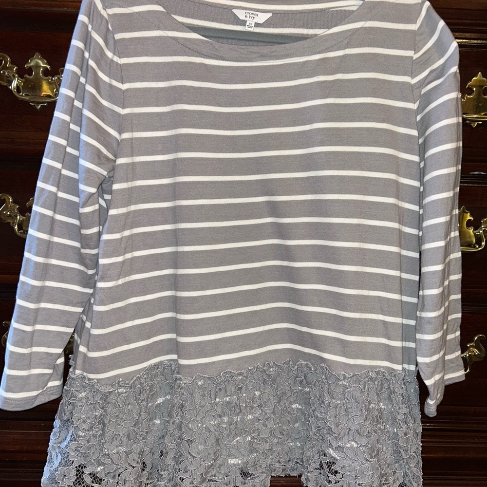 Crown & Ivy Gray and White Striped Lace Hem Top, Size XL